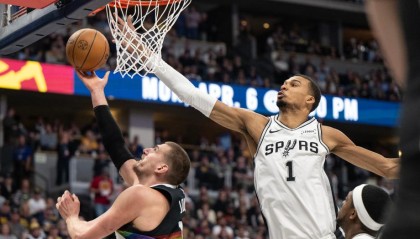 星空体育官方网站-NBA-约基奇40+8+13文班34+18+7 掘金加时险胜马刺