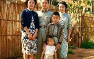 星空体育app下载-郑丽文和家人的一张合影，时间是1971年，地点是眷村。